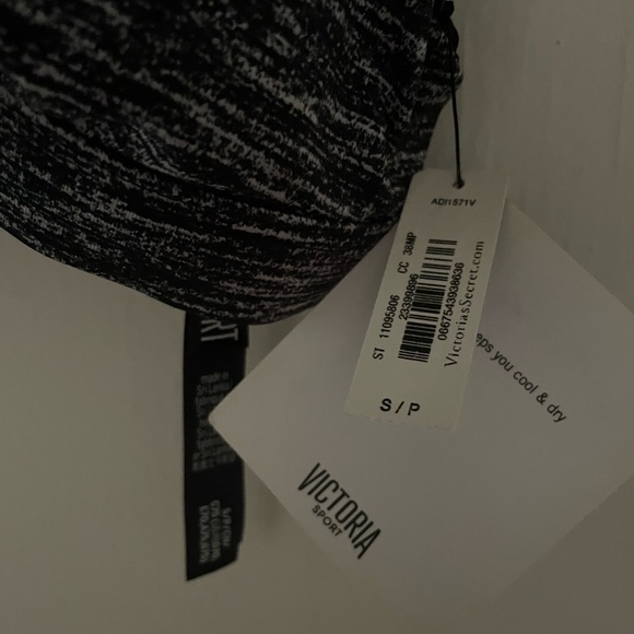 Victoria’s Secret Lightly Lined Sports Bra - Picture 2 of 2